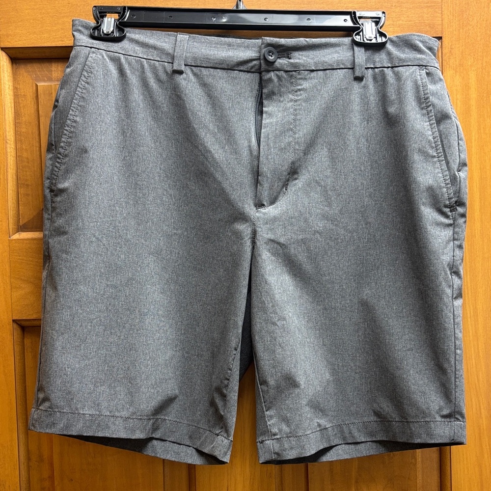 Vineyard Vines Gray Performance Breaker Shorts- size 34